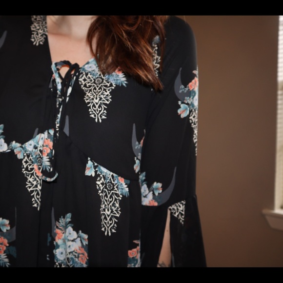 Country chic blouse with playful sleeves - Picture 2 of 3